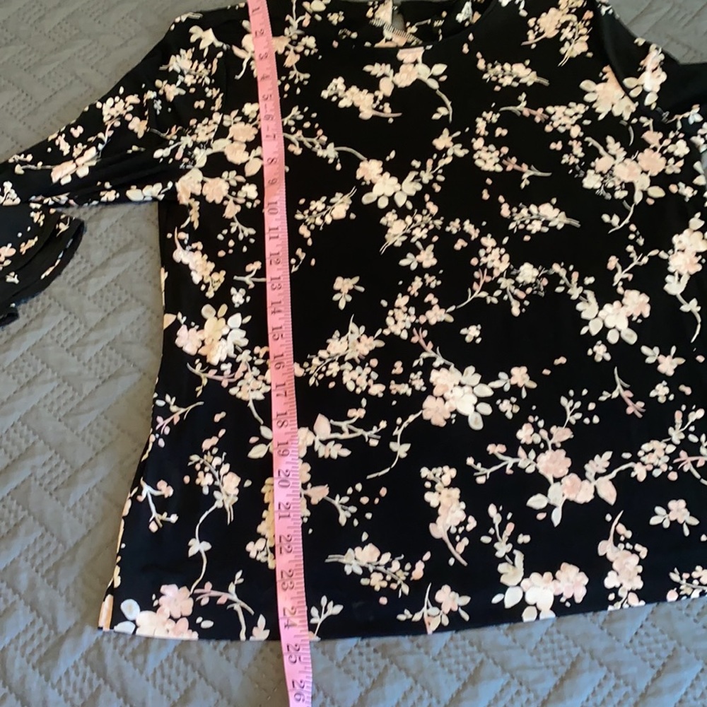 NWT Karl Lagerfeld Paris : Black and Pink Floral Blouse : PL - Picture 6 of 11